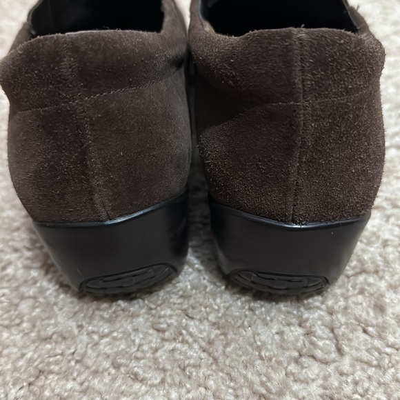 Cole Haan Chocolate Brown Suede Round Toe Slip On Comfort Clog Shoes Size 10 - Picture 5 of 7
